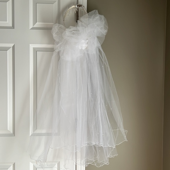 Elegant custom bridal veil 40” length pearl tiara headband flower bustle formal - Picture 5 of 12